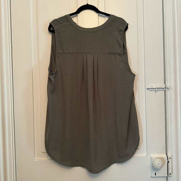 ✨torrid agave green harper gauze button-front sleeveless blouse✨ - Picture 7 of 10